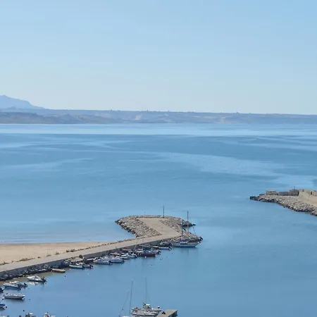 Nyaraló House Comiso